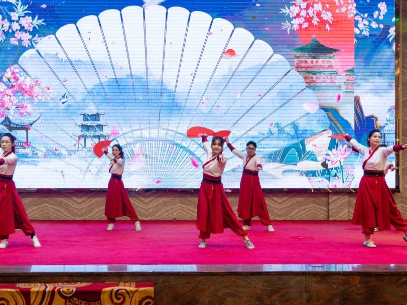 拓路前行·領(lǐng)跑未來 | 集團(tuán)2023年度總結(jié)會(huì)暨2024迎新晚會(huì)圓滿結(jié)束！(圖27)