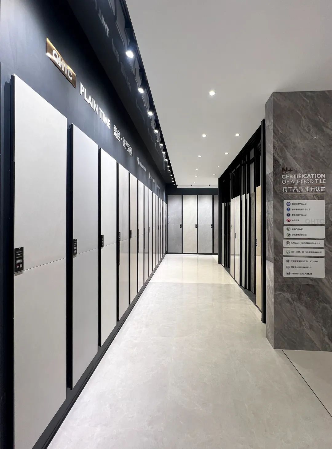 終端風采 | 強輝東陽旗艦店，現(xiàn)代時尚，以素色致敬生活(圖7)