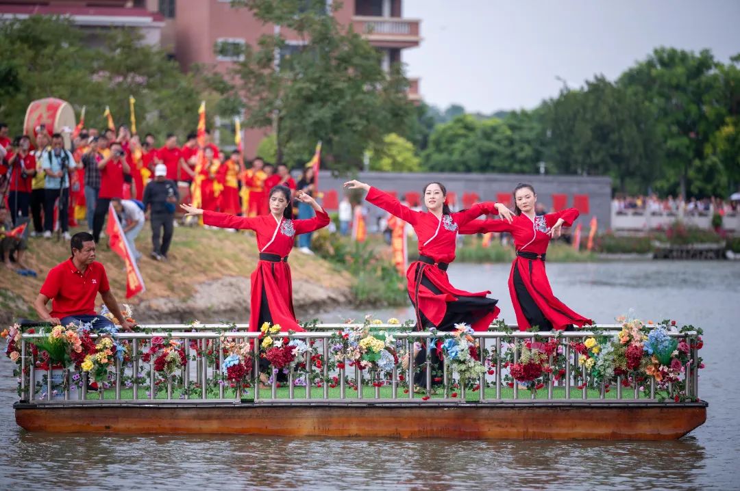 燃動(dòng)金秋 | 草艇競(jìng)渡，奪人風(fēng)采彰顯非遺文化瑰寶之韻(圖8)