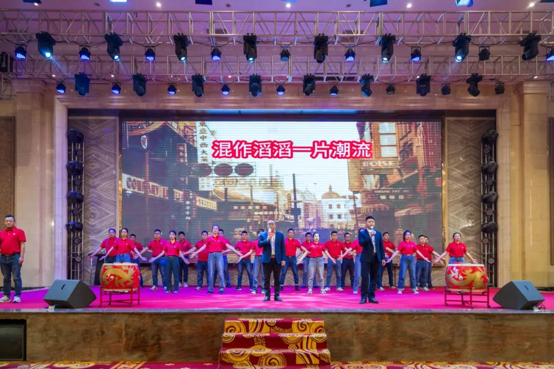 聚勢·創(chuàng)變·敢為 | 強輝集團2025年迎新晚會圓滿結(jié)束，共繪未來新藍圖(圖22)
