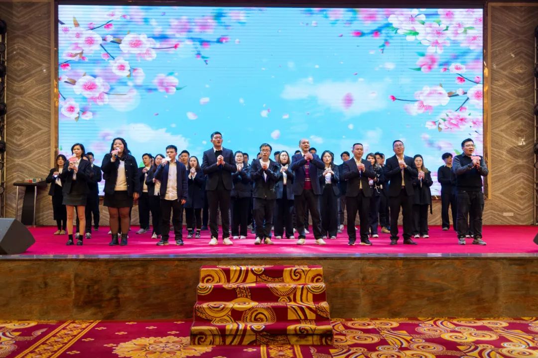 聚勢·創(chuàng)變·敢為 | 強輝集團2025年迎新晚會圓滿結(jié)束，共繪未來新藍圖(圖26)