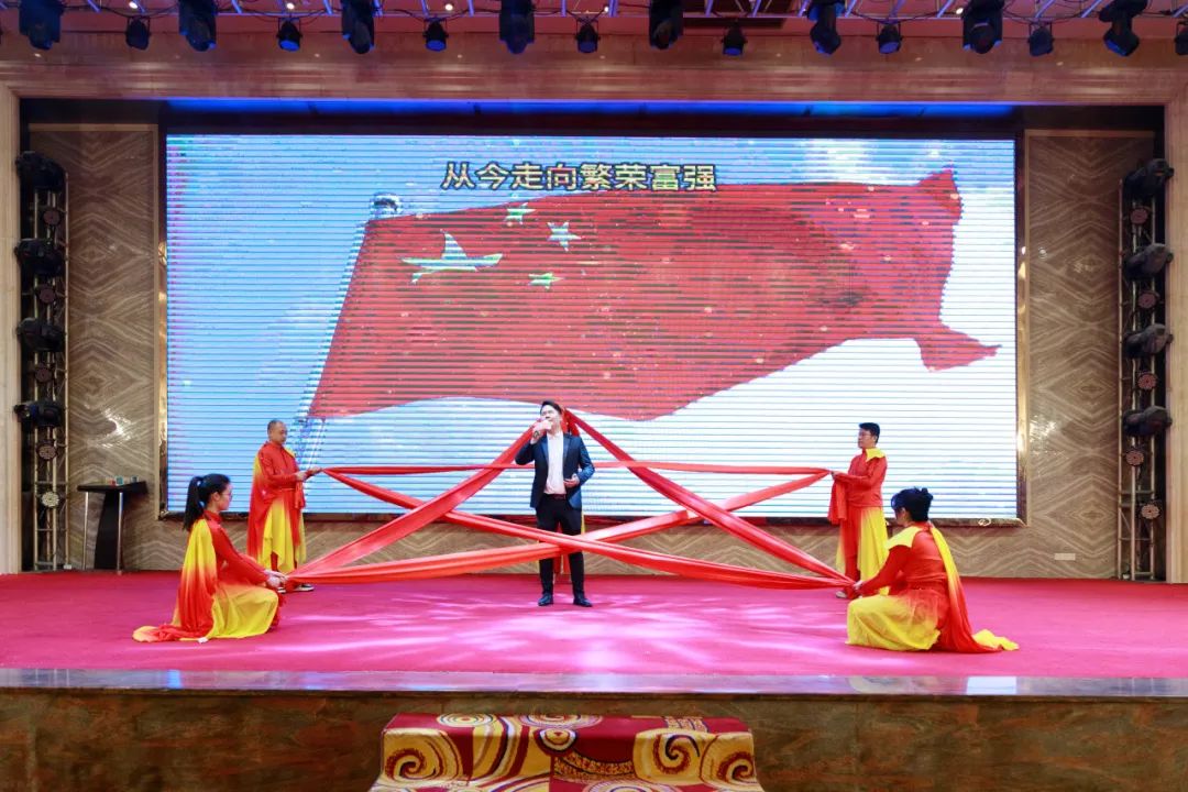聚勢·創(chuàng)變·敢為 | 強輝集團2025年迎新晚會圓滿結(jié)束，共繪未來新藍圖(圖25)